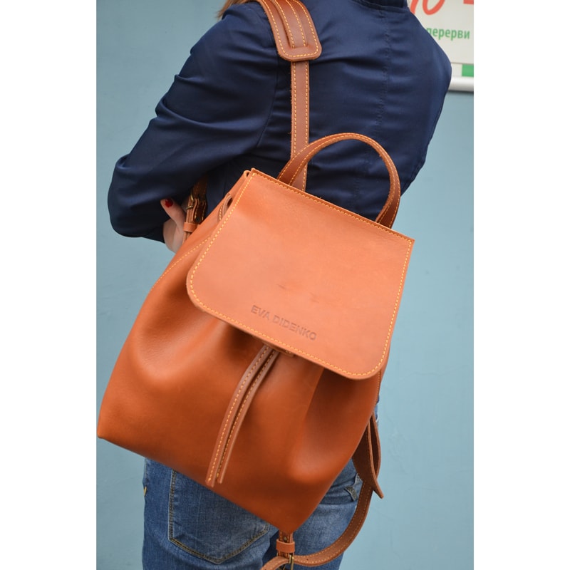 Женский рюкзак в подарок Red leather