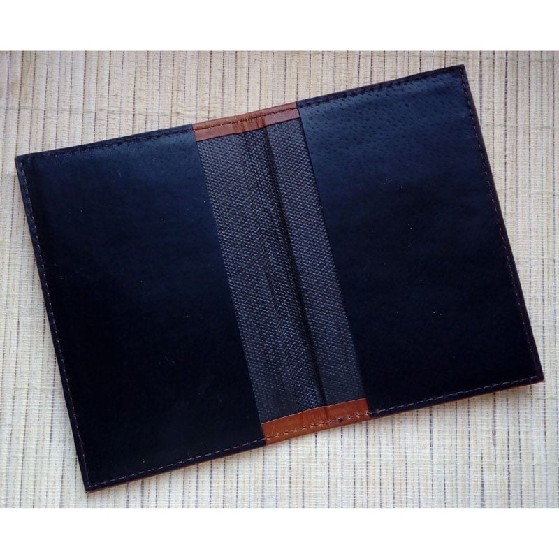 Шкіряна обкладинка в подарунок на паспорт Грифон Brown leather