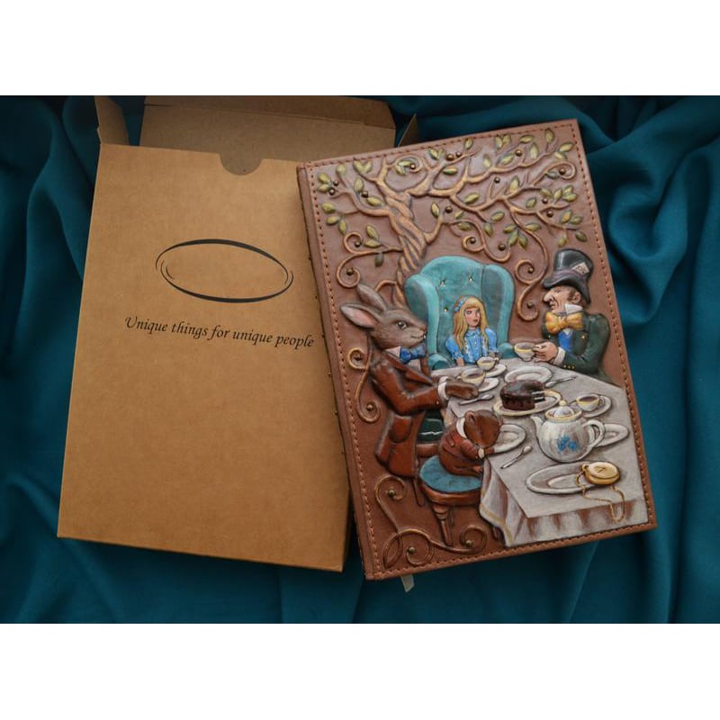 Блокнот в шкіряній палітурці Visiting the Hatter brown leather