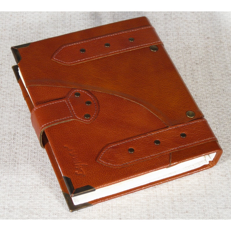 Кожаный фотоальбом в подарок Family Portfolio Red leather Кожаный фотоальбом в подарок Family Portfolio Red leather
