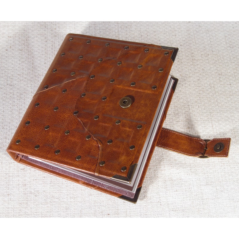 Дизайнерский фотоальбом в подарок Classic Family Red leather