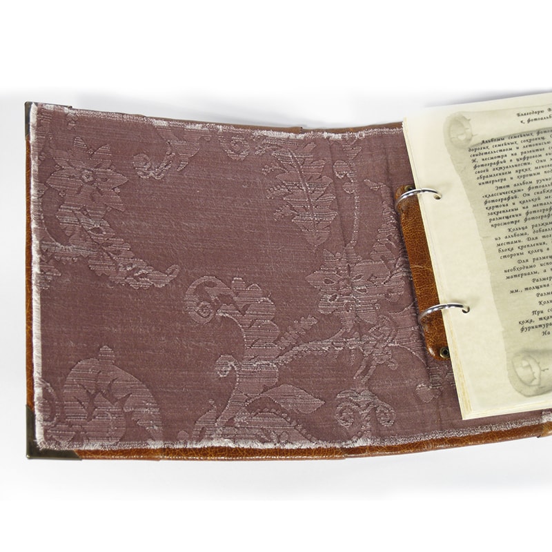Дизайнерский семейный фотоальбом в подарок Family medallion brown leather