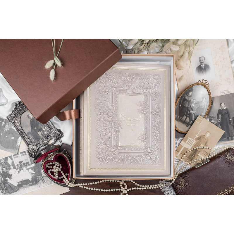 Книга родословная Сімейний Літопис white leather Книга родословная Сімейний Літопис white leather