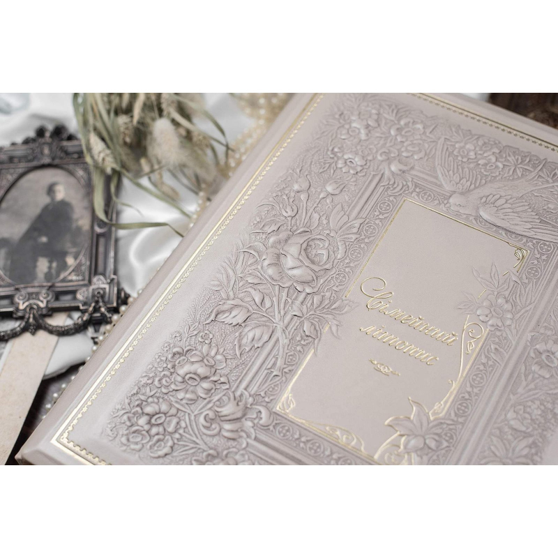 Книга родословная Сімейний Літопис white leather Книга родословная Сімейний Літопис white leather