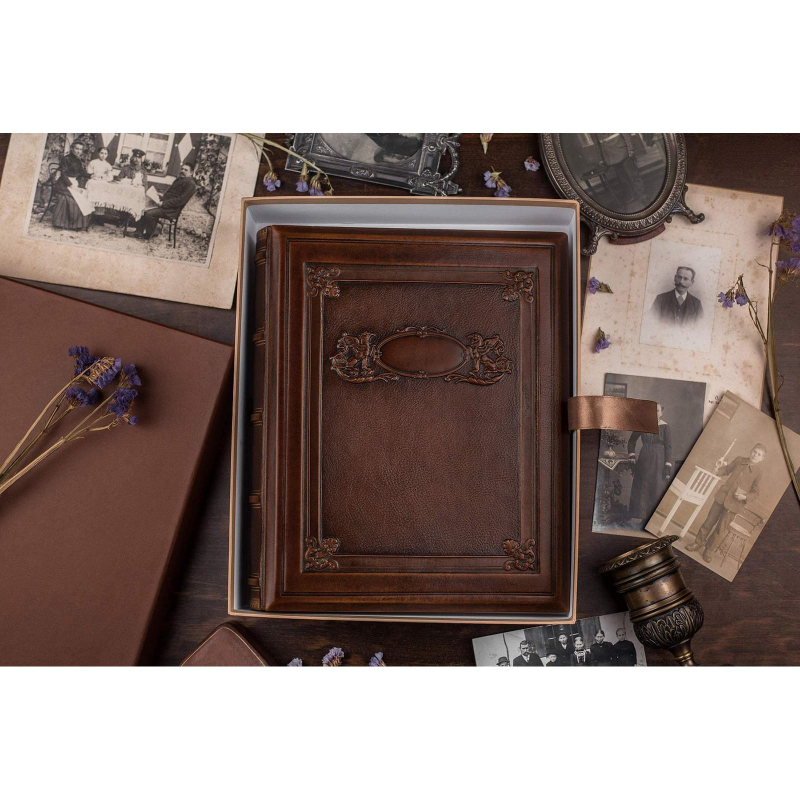 Семейная летопись Геральдичні Грифони brown leather Семейная летопись Геральдичні Грифони brown leather