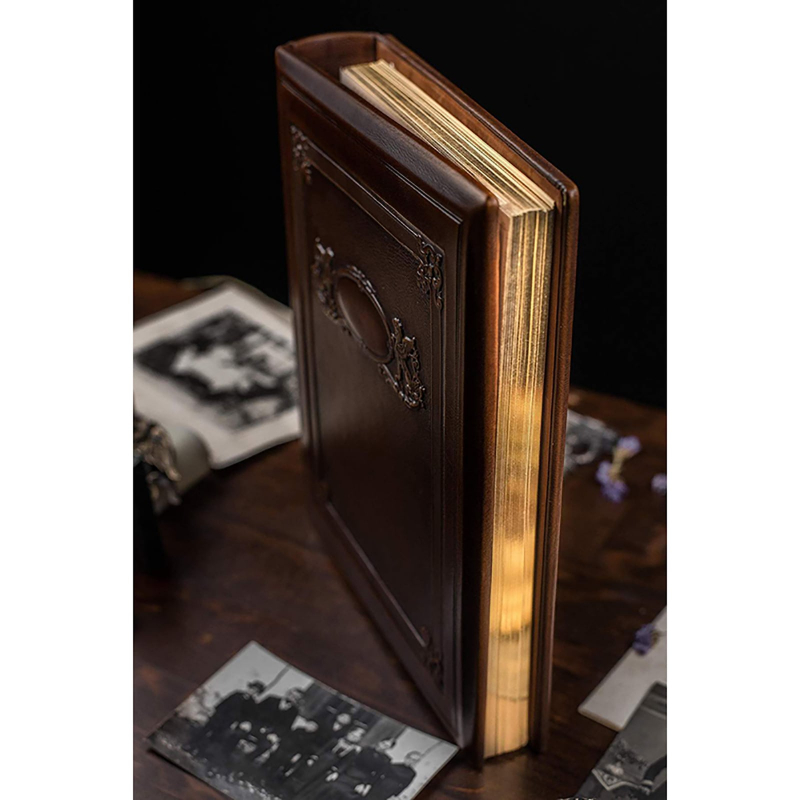 Семейная летопись Геральдичні Грифони brown leather Семейная летопись Геральдичні Грифони brown leather